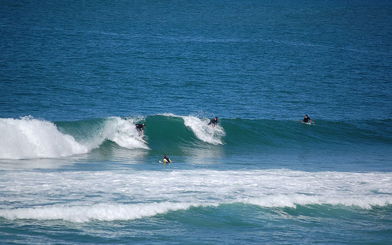 Surfing-in-Mundaka